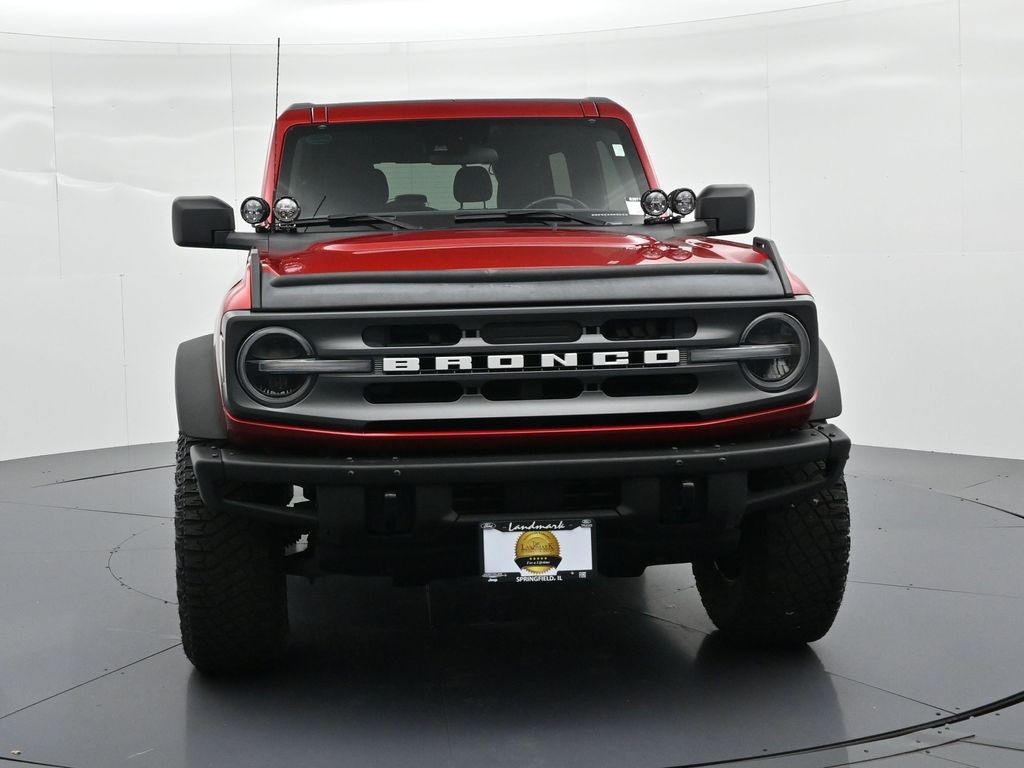 Ford Bronco Vehicle Full-screen Gallery Image 3