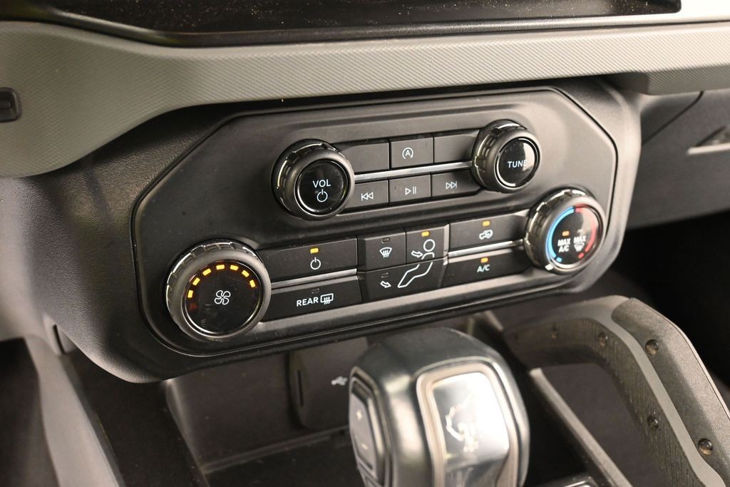 Ford Bronco Vehicle Full-screen Gallery Image 11