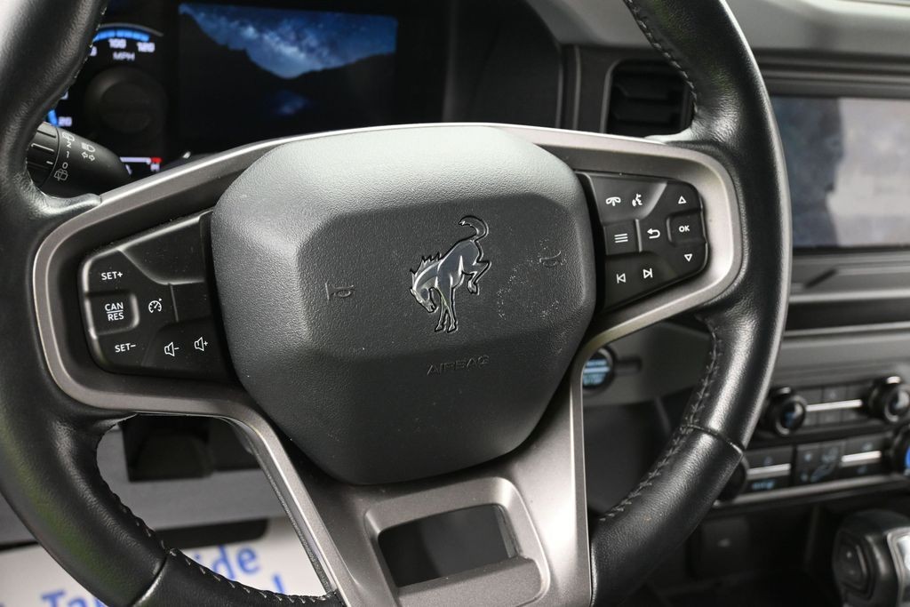 Ford Bronco Vehicle Full-screen Gallery Image 13