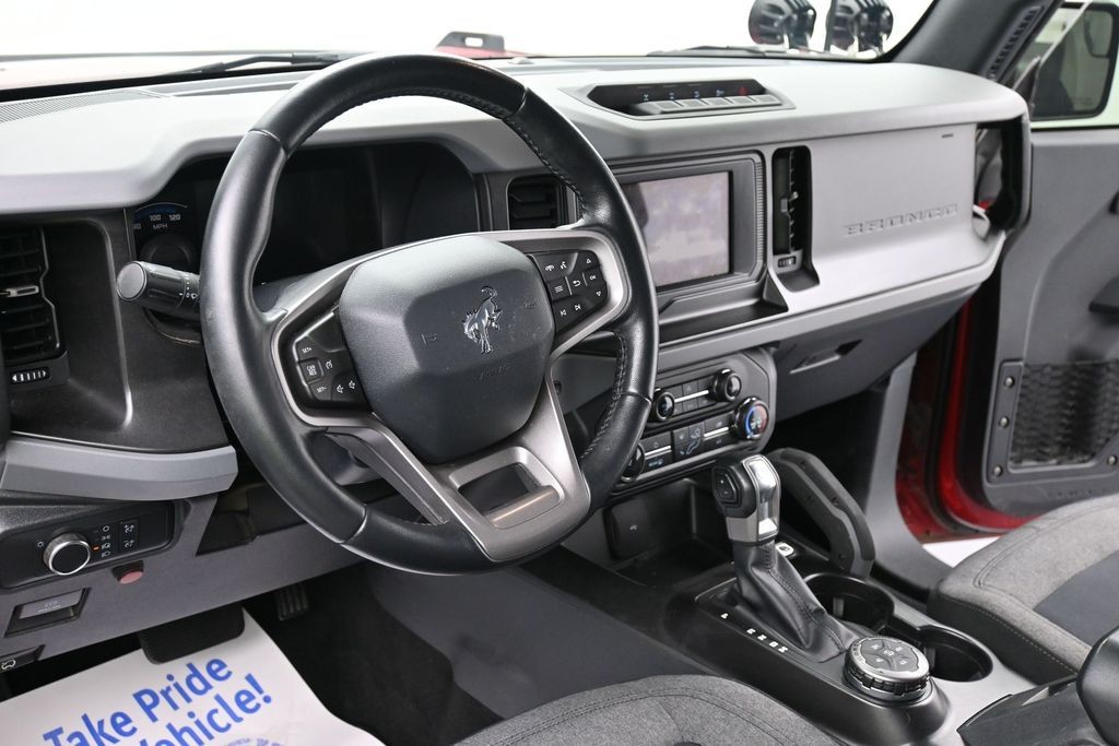 Ford Bronco Vehicle Full-screen Gallery Image 14