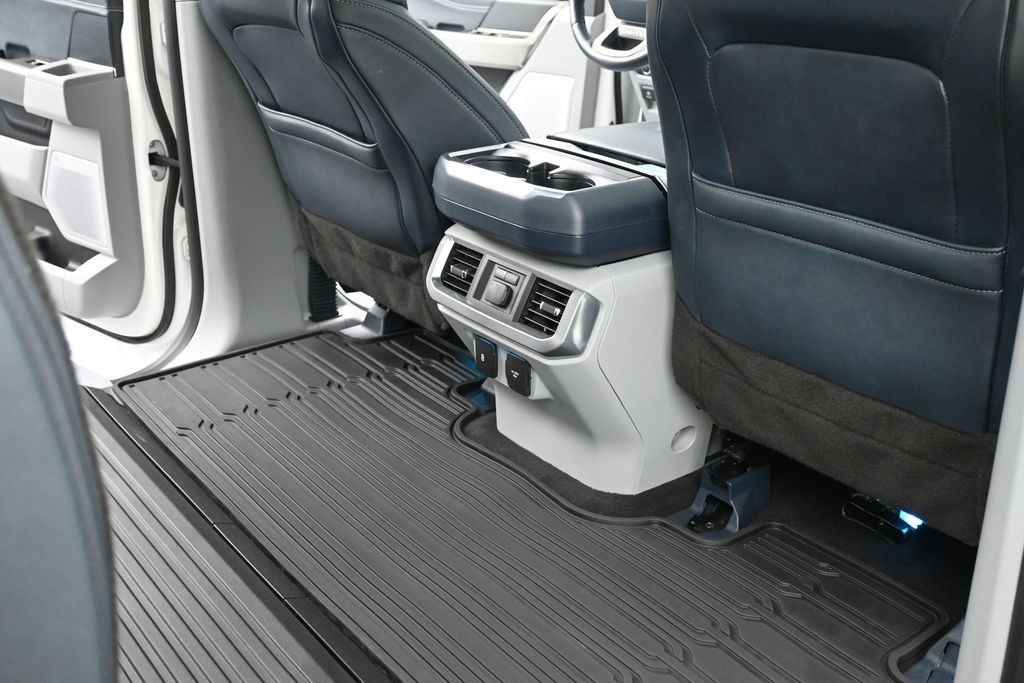 Ford F-150 Vehicle Full-screen Gallery Image 10