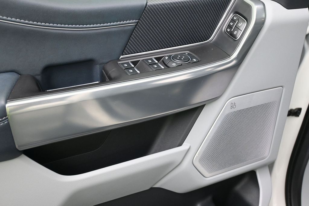 Ford F-150 Vehicle Full-screen Gallery Image 11