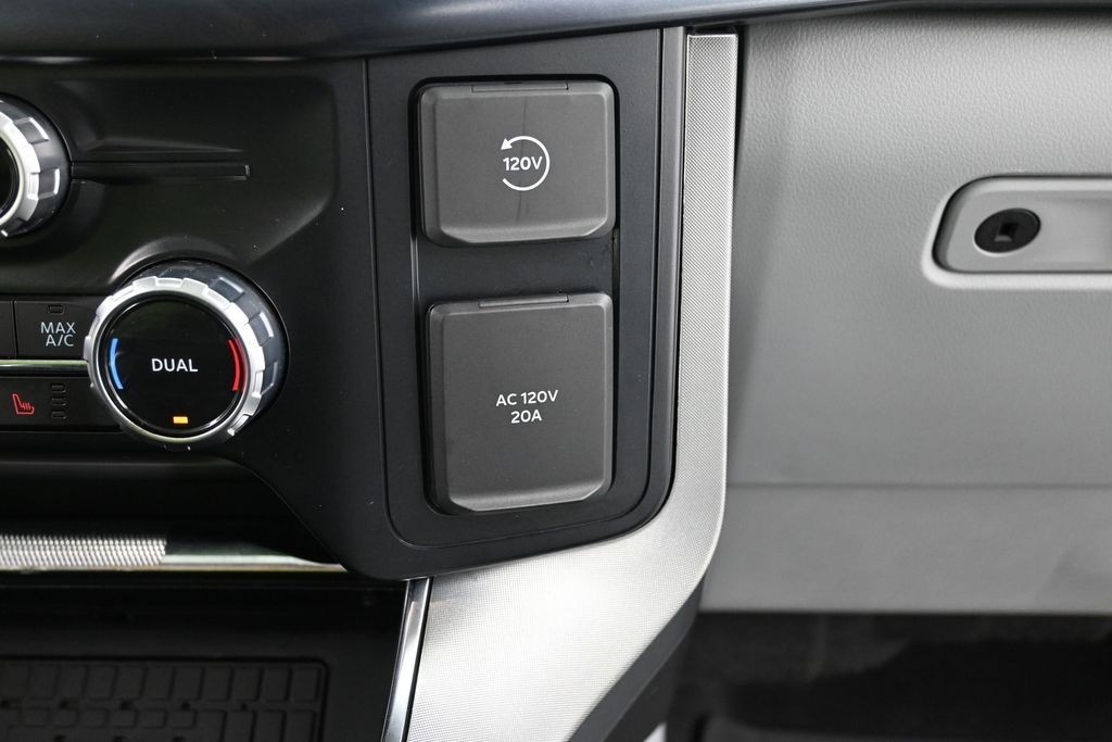 Ford F-150 Vehicle Full-screen Gallery Image 14