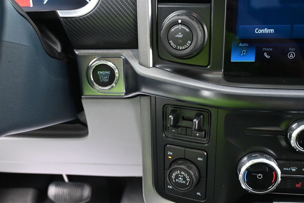 Ford F-150 Vehicle Full-screen Gallery Image 15