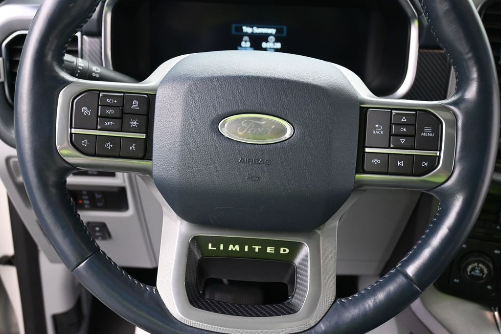 Ford F-150 Vehicle Full-screen Gallery Image 16