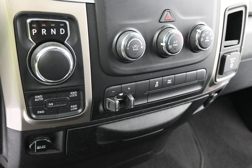 Ram 1500 Vehicle Full-screen Gallery Image 11