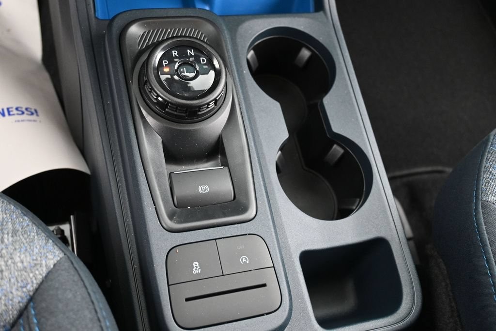 Ford Maverick Vehicle Full-screen Gallery Image 12
