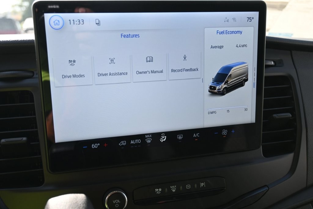 Ford Transit-350 Vehicle Full-screen Gallery Image 5