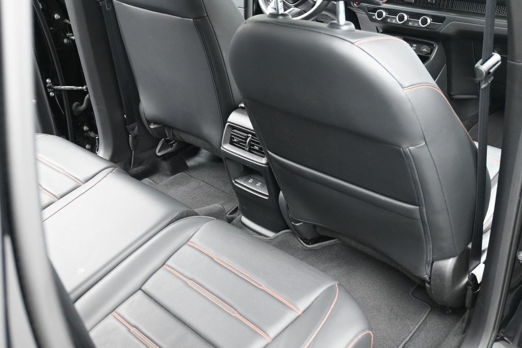 Honda CR-V Hybrid Vehicle Full-screen Gallery Image 11