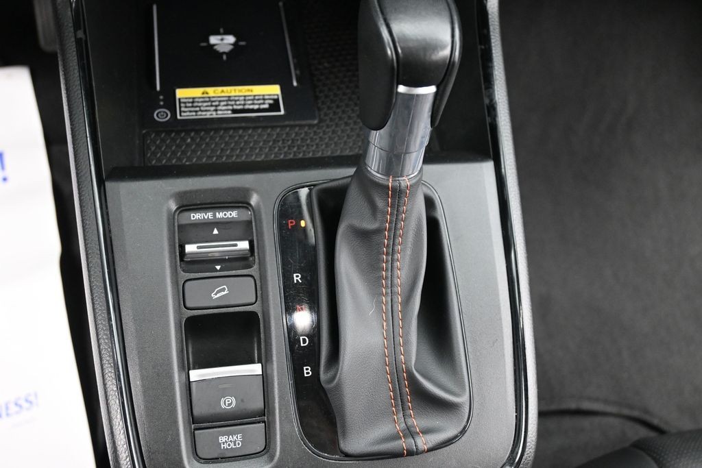 Honda CR-V Hybrid Vehicle Full-screen Gallery Image 14