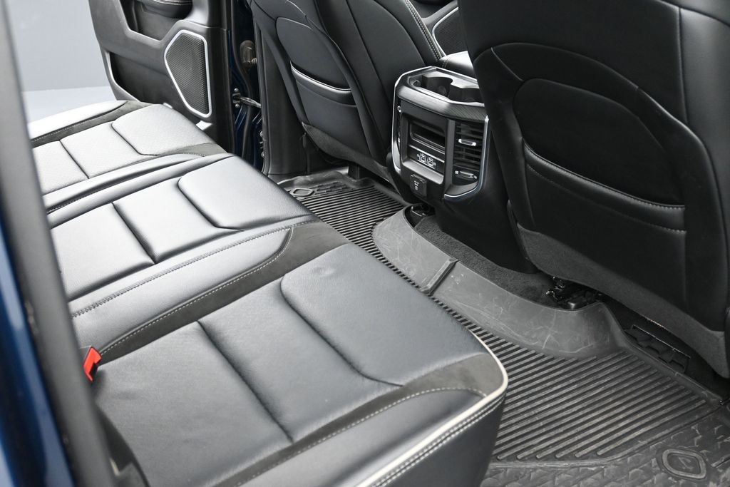 Ram 1500 Vehicle Full-screen Gallery Image 10