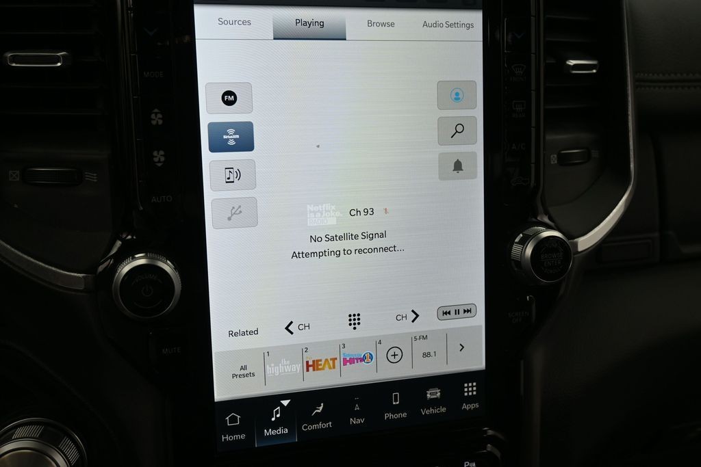 Ram 1500 Vehicle Full-screen Gallery Image 12
