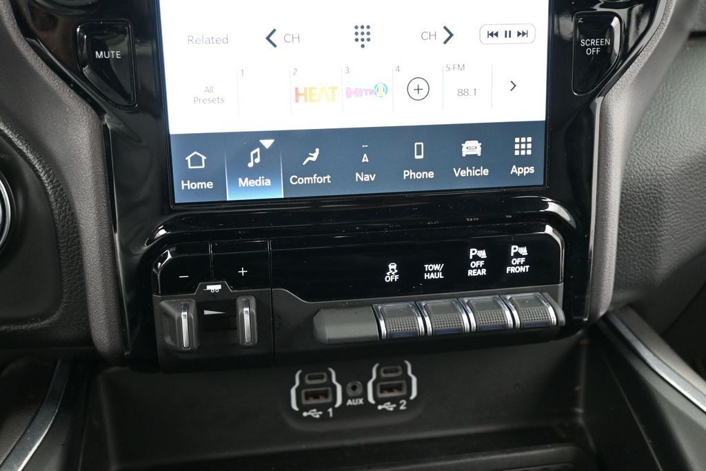 Ram 1500 Vehicle Full-screen Gallery Image 13