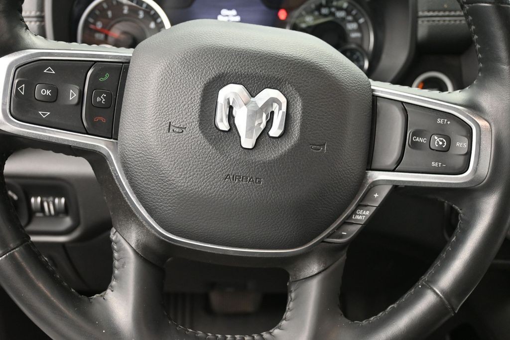 Ram 1500 Vehicle Full-screen Gallery Image 14