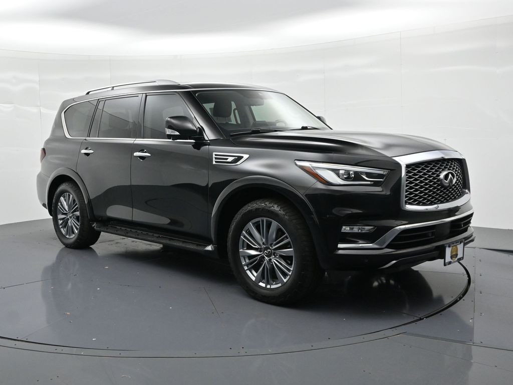 INFINITI QX80 Vehicle Full-screen Gallery Image 4