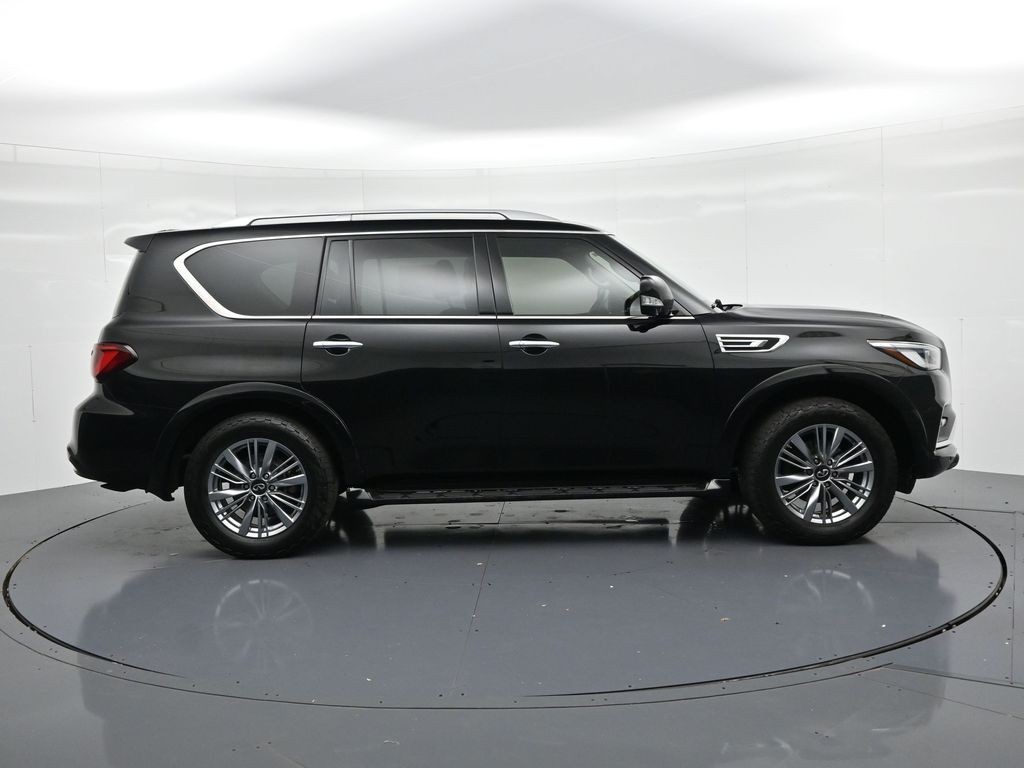 INFINITI QX80 Vehicle Full-screen Gallery Image 5