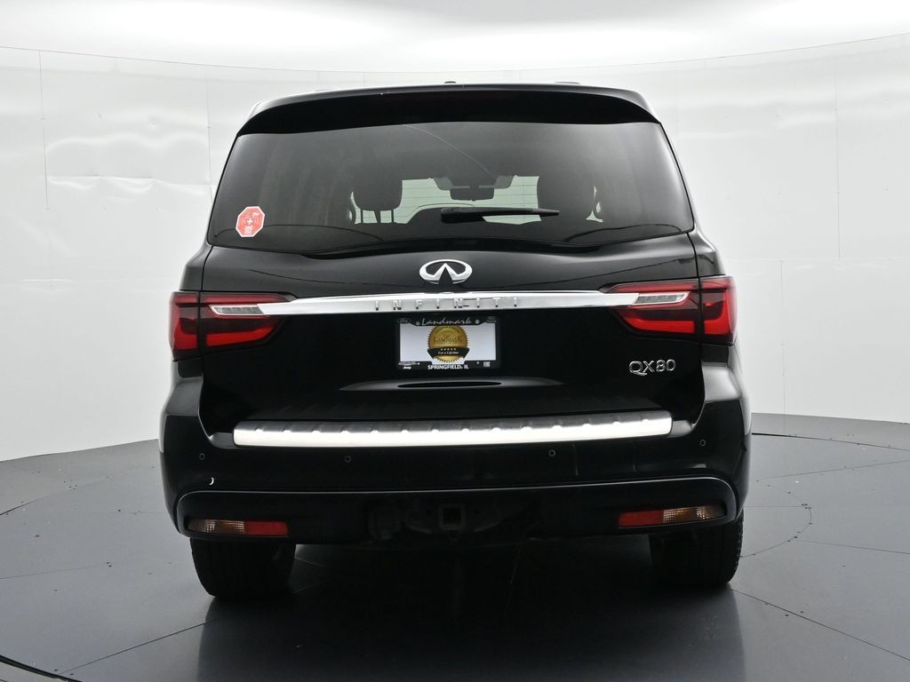 INFINITI QX80 Vehicle Full-screen Gallery Image 7