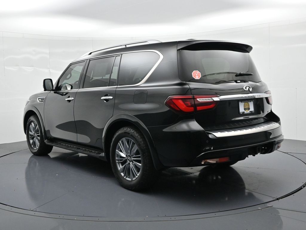 INFINITI QX80 Vehicle Full-screen Gallery Image 8