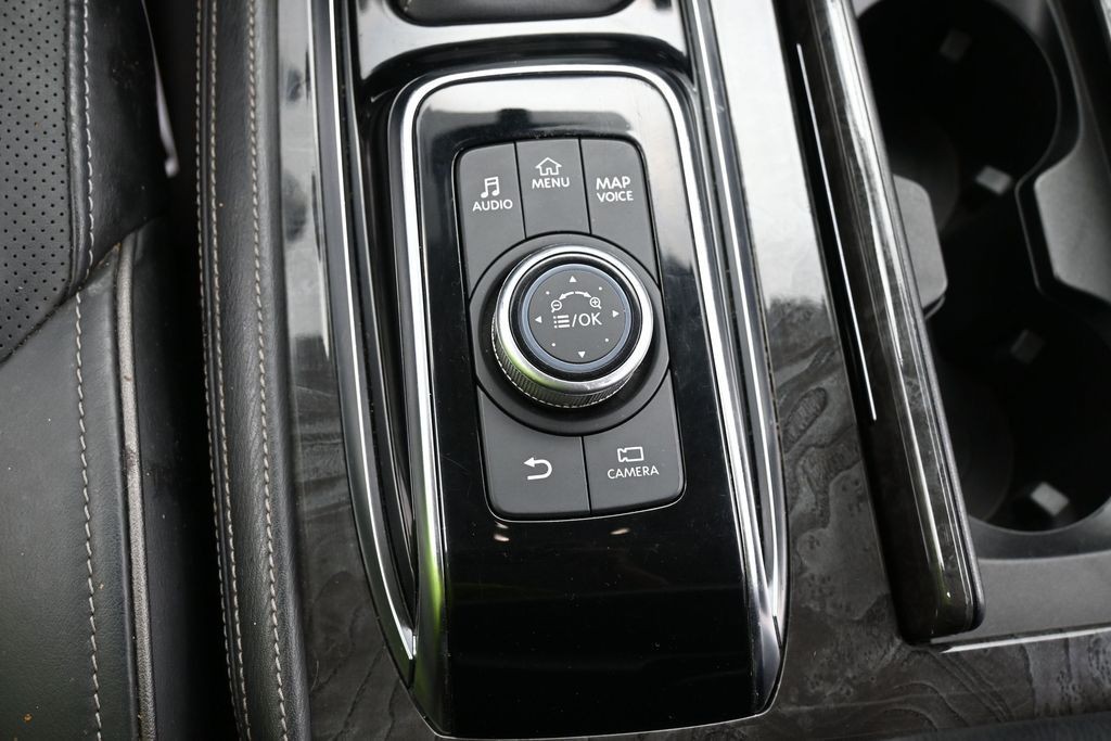 INFINITI QX80 Vehicle Full-screen Gallery Image 13