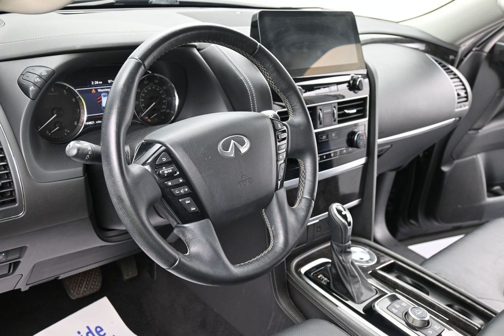 INFINITI QX80 Vehicle Full-screen Gallery Image 15