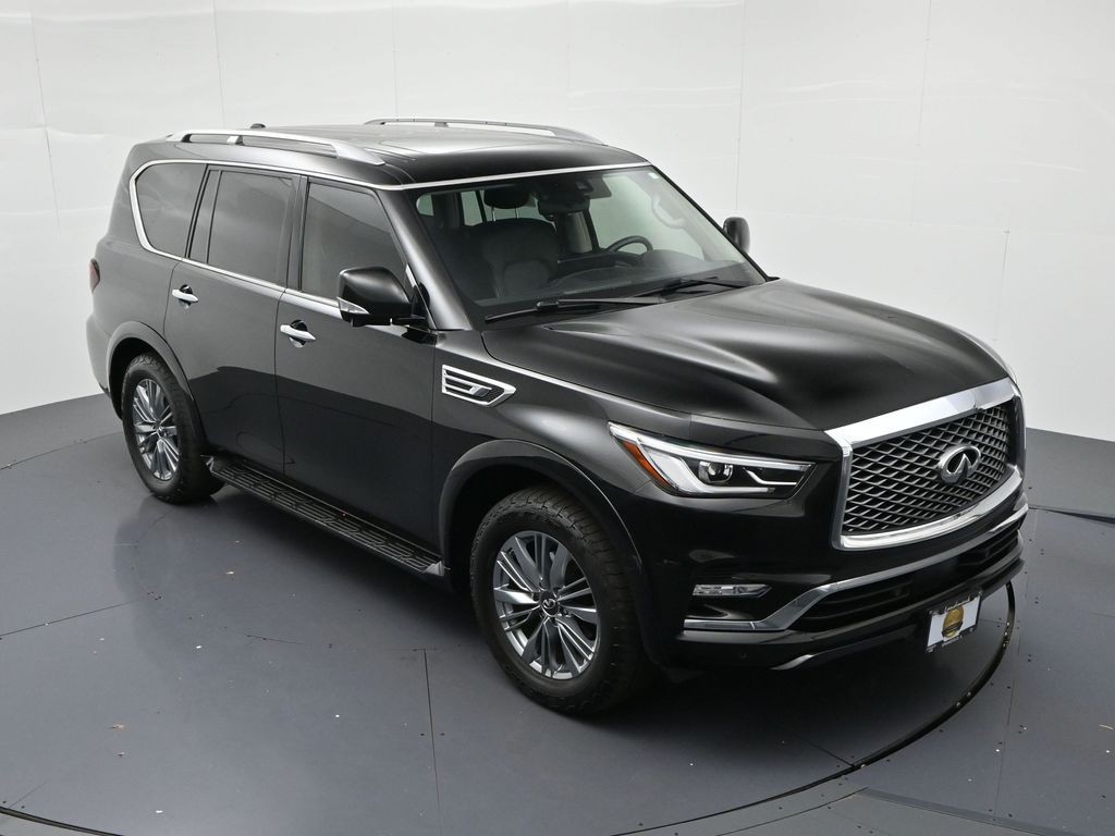 INFINITI QX80 Vehicle Full-screen Gallery Image 16