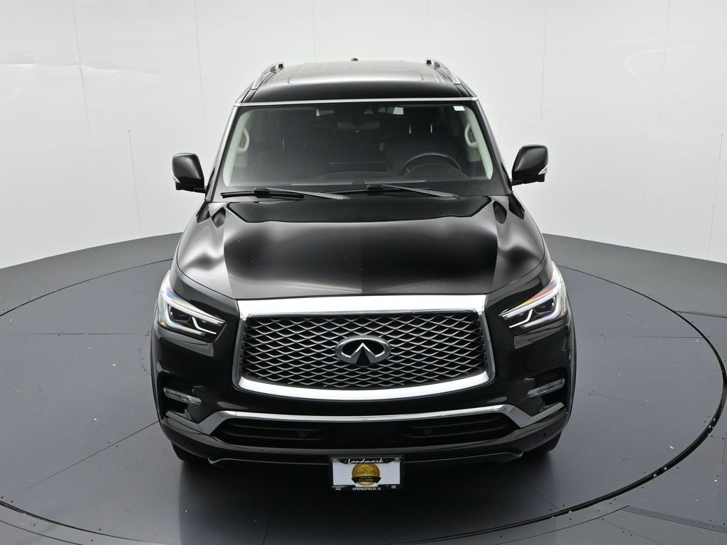 INFINITI QX80 Vehicle Full-screen Gallery Image 17