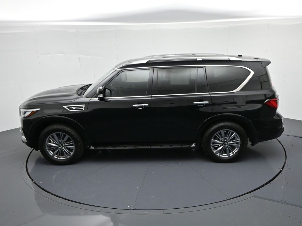 INFINITI QX80 Vehicle Full-screen Gallery Image 19