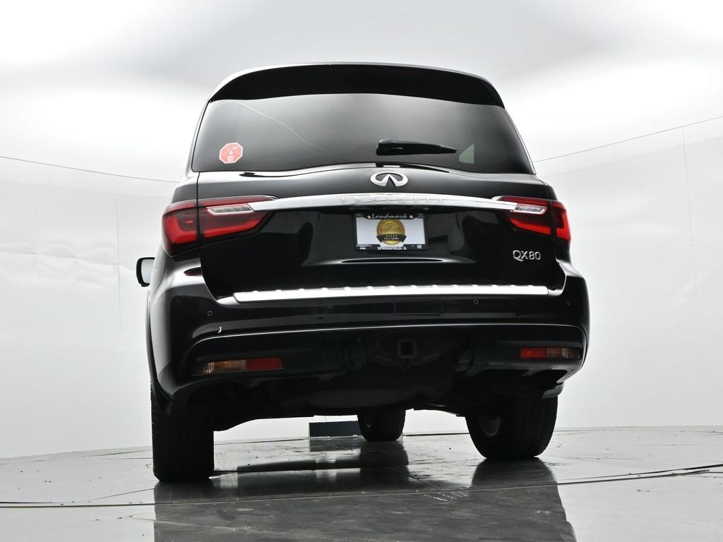 INFINITI QX80 Vehicle Full-screen Gallery Image 21