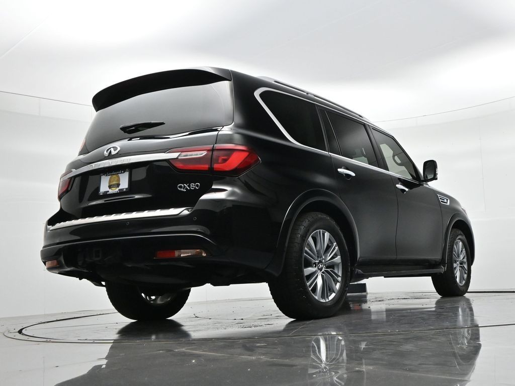 INFINITI QX80 Vehicle Full-screen Gallery Image 22
