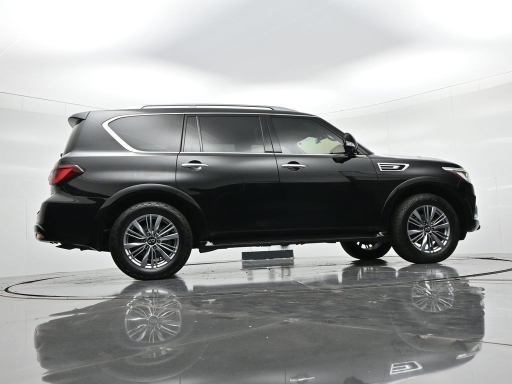 INFINITI QX80 Vehicle Full-screen Gallery Image 23