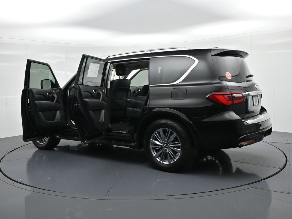 INFINITI QX80 Vehicle Full-screen Gallery Image 25