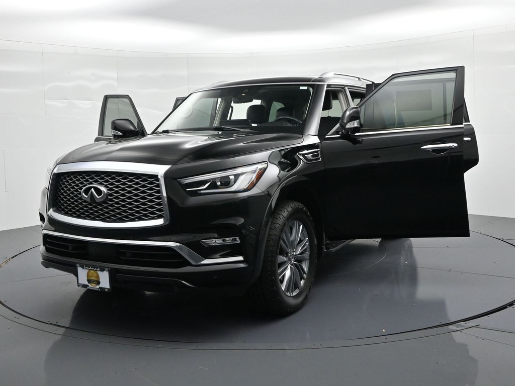 INFINITI QX80 Vehicle Full-screen Gallery Image 26