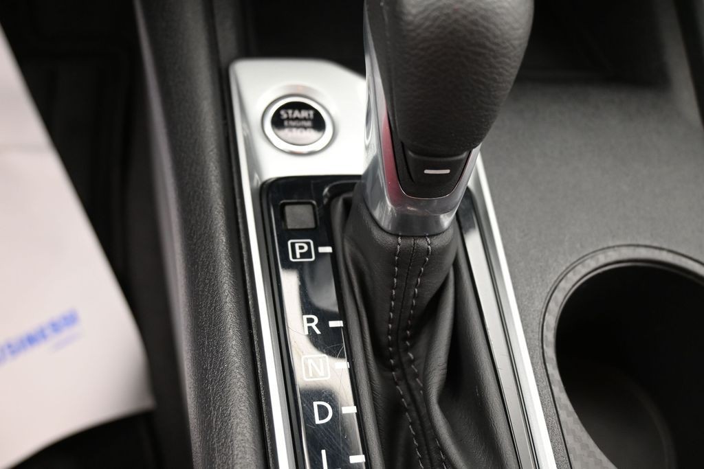 Nissan Altima Vehicle Full-screen Gallery Image 11