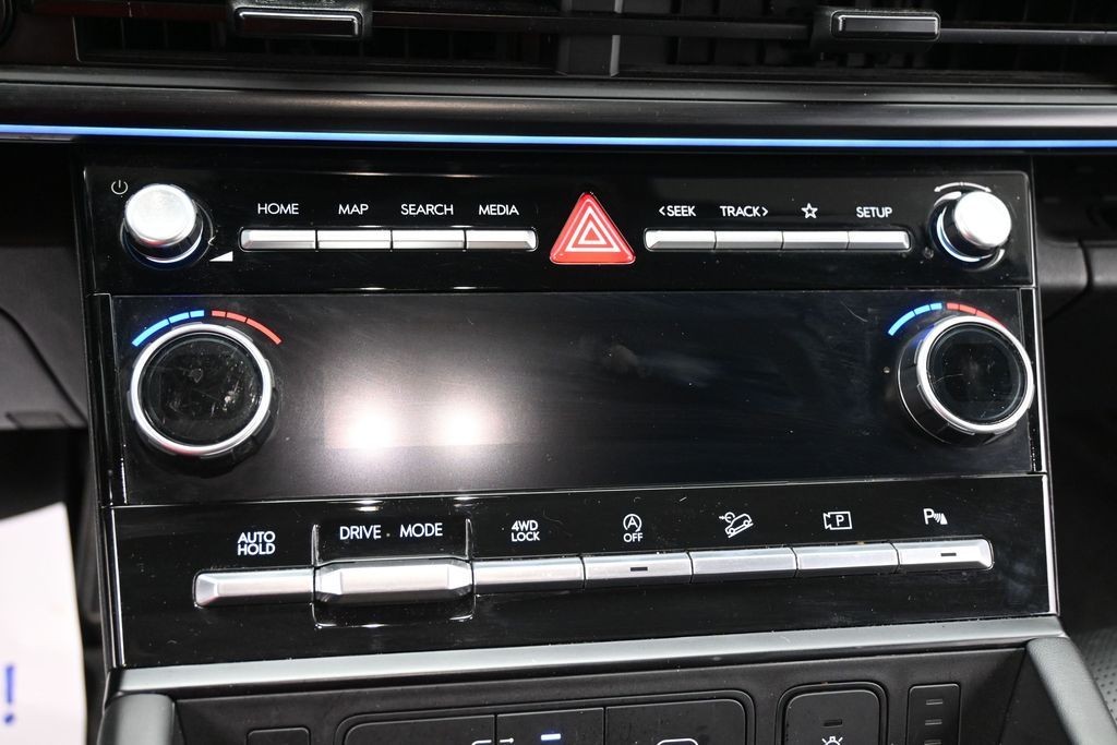 Hyundai Santa Fe Vehicle Full-screen Gallery Image 12