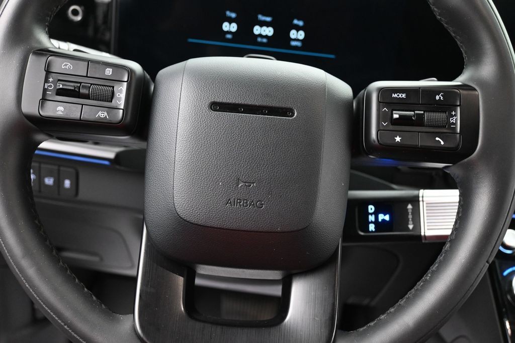 Hyundai Santa Fe Vehicle Full-screen Gallery Image 14
