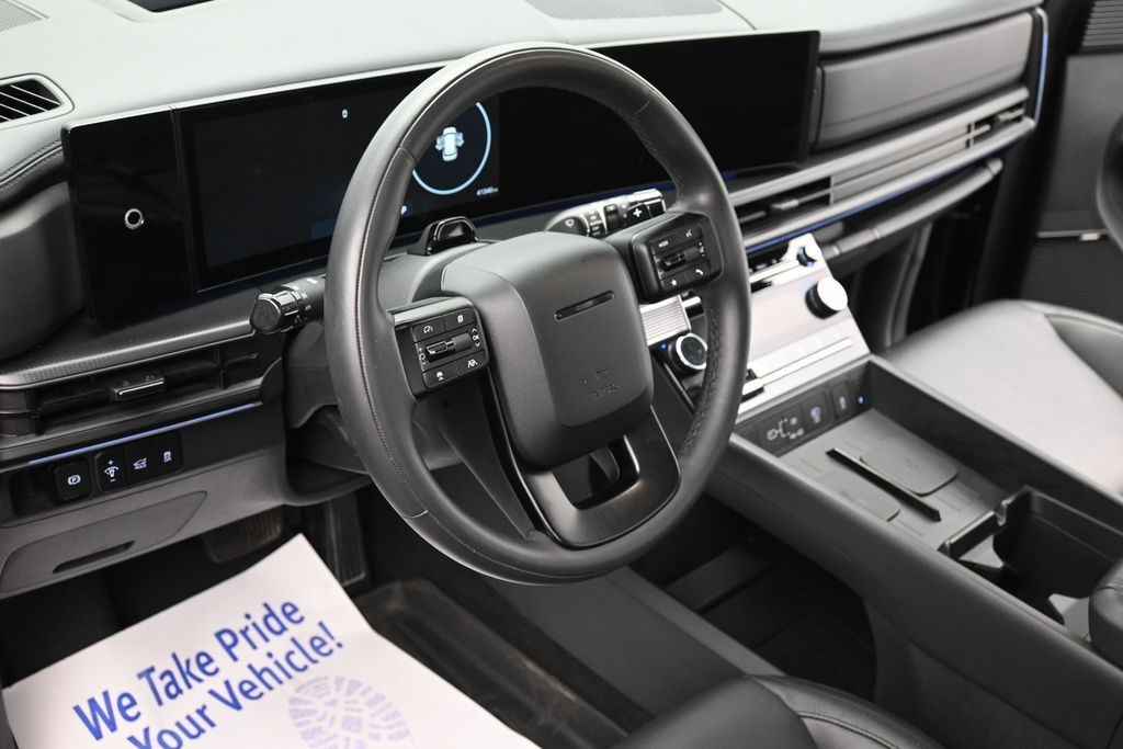 Hyundai Santa Fe Vehicle Full-screen Gallery Image 15