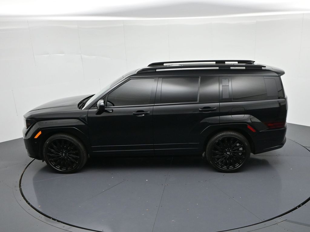 Hyundai Santa Fe Vehicle Full-screen Gallery Image 19