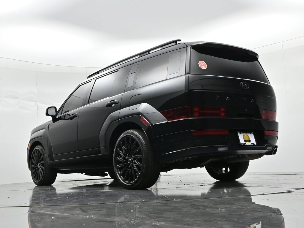 Hyundai Santa Fe Vehicle Full-screen Gallery Image 20