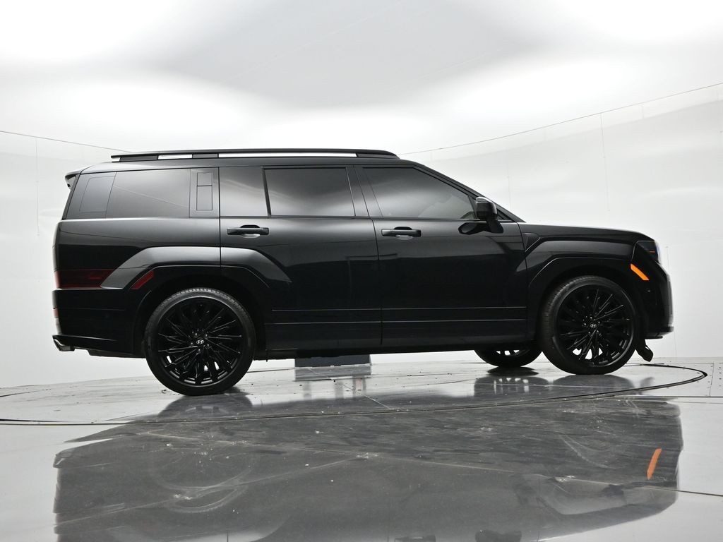 Hyundai Santa Fe Vehicle Full-screen Gallery Image 23
