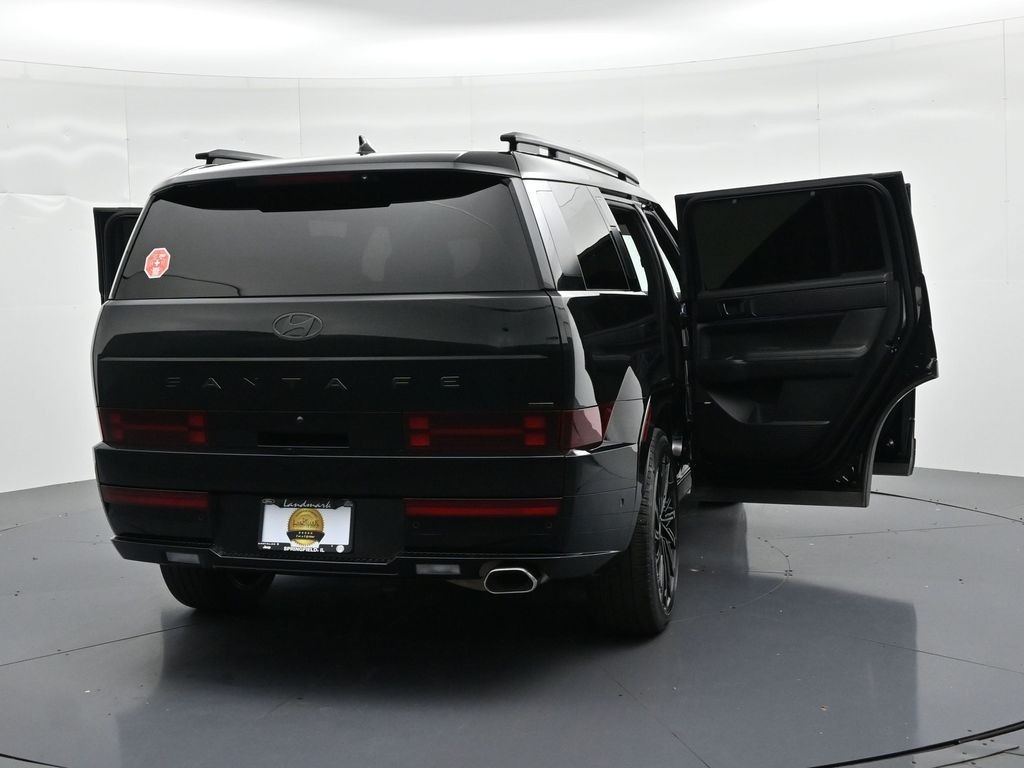 Hyundai Santa Fe Vehicle Full-screen Gallery Image 25