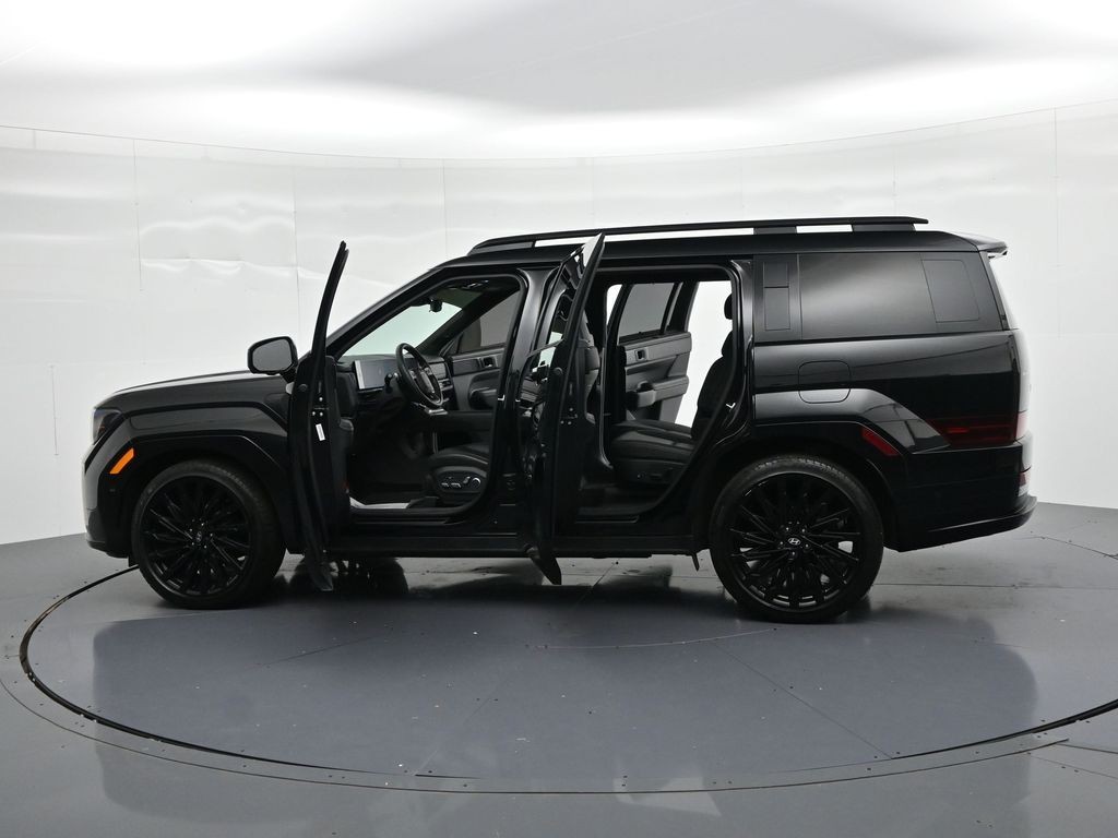 Hyundai Santa Fe Vehicle Full-screen Gallery Image 26