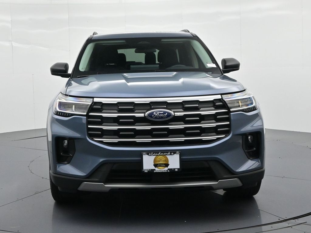 Ford Explorer Vehicle Full-screen Gallery Image 3