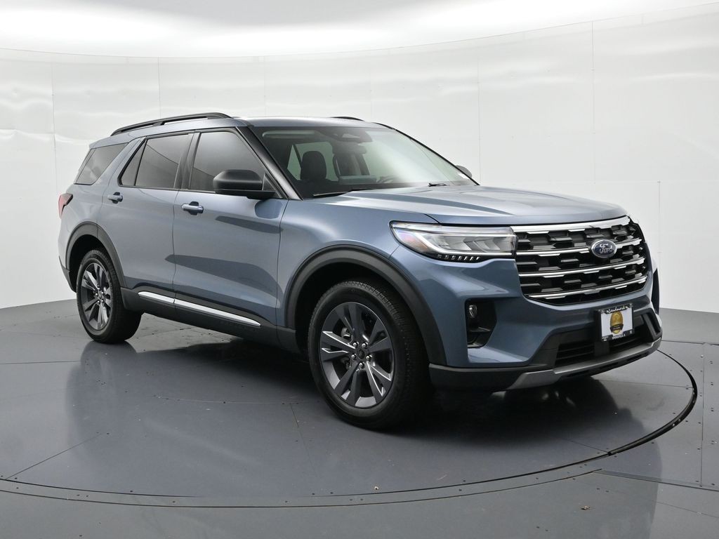 Ford Explorer Vehicle Full-screen Gallery Image 4