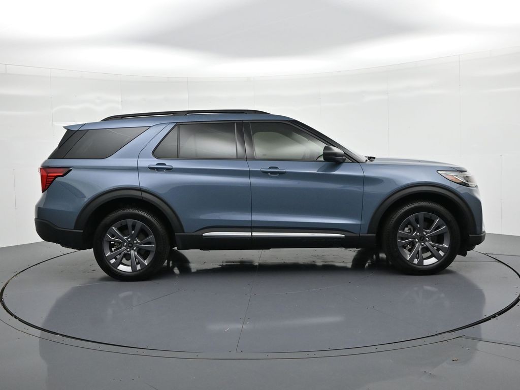 Ford Explorer Vehicle Full-screen Gallery Image 5