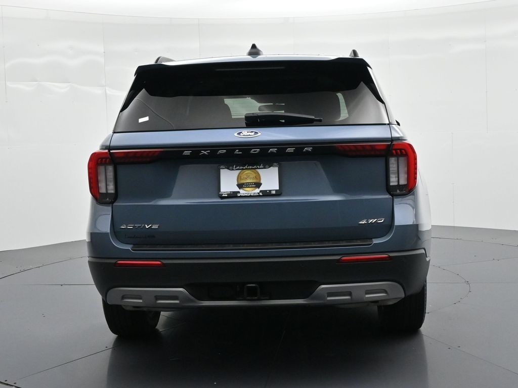 Ford Explorer Vehicle Full-screen Gallery Image 7