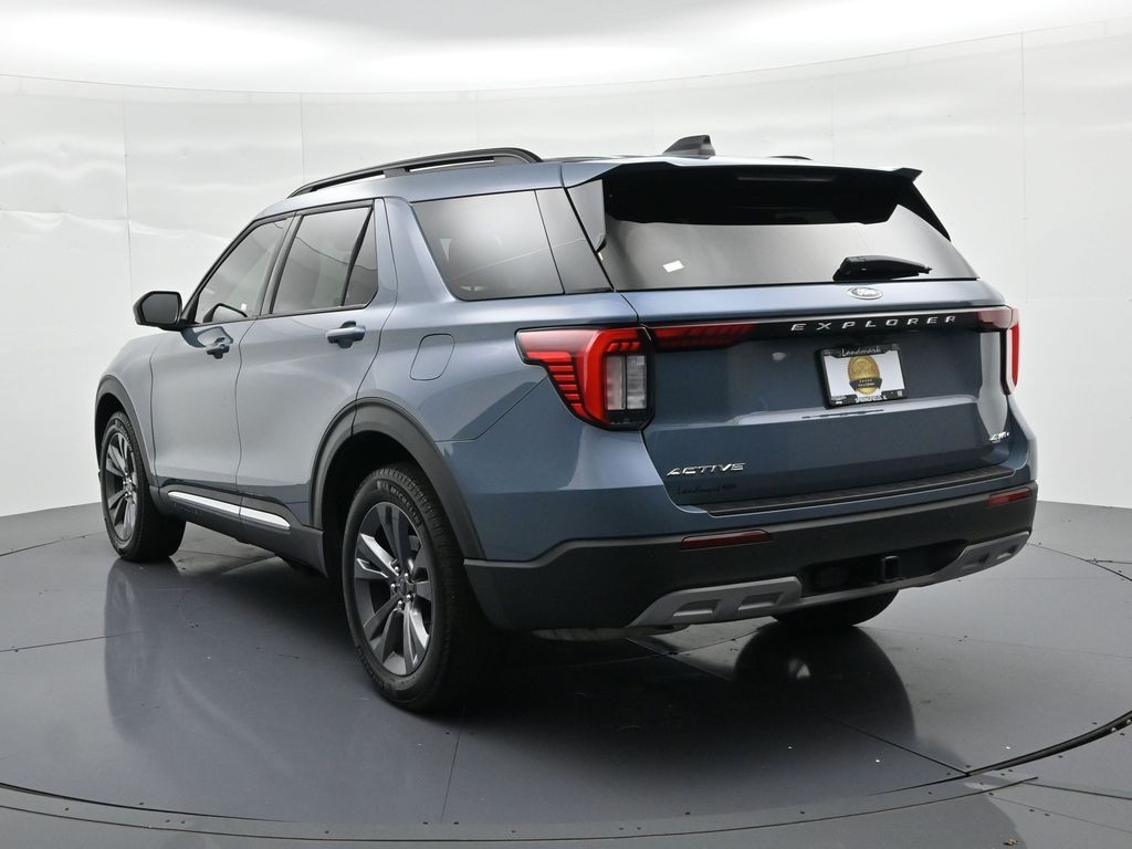 Ford Explorer Vehicle Full-screen Gallery Image 8
