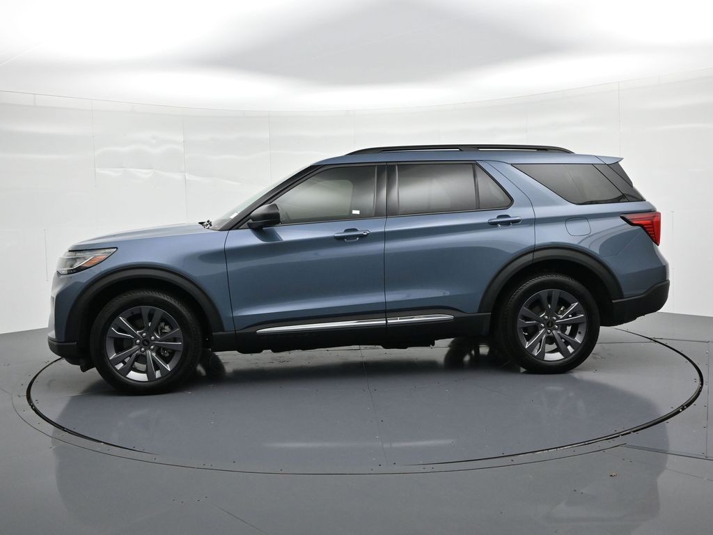 Ford Explorer Vehicle Full-screen Gallery Image 9