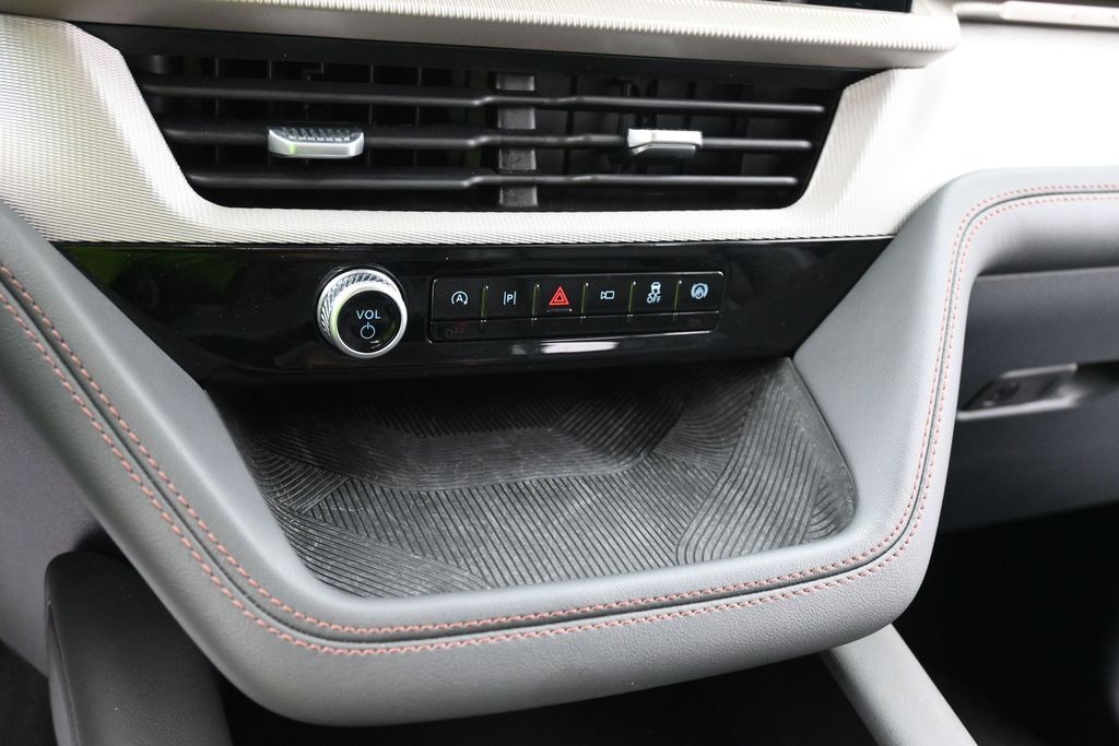 Ford Explorer Vehicle Full-screen Gallery Image 11