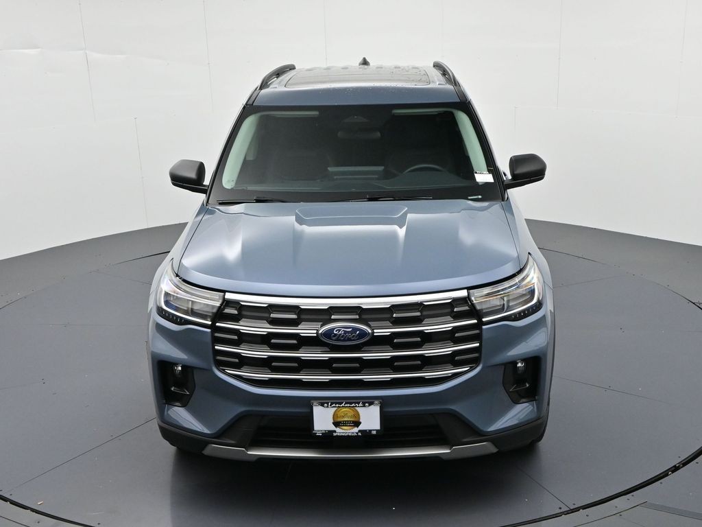 Ford Explorer Vehicle Full-screen Gallery Image 16