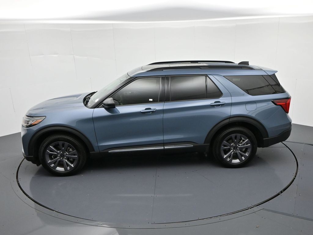 Ford Explorer Vehicle Full-screen Gallery Image 18